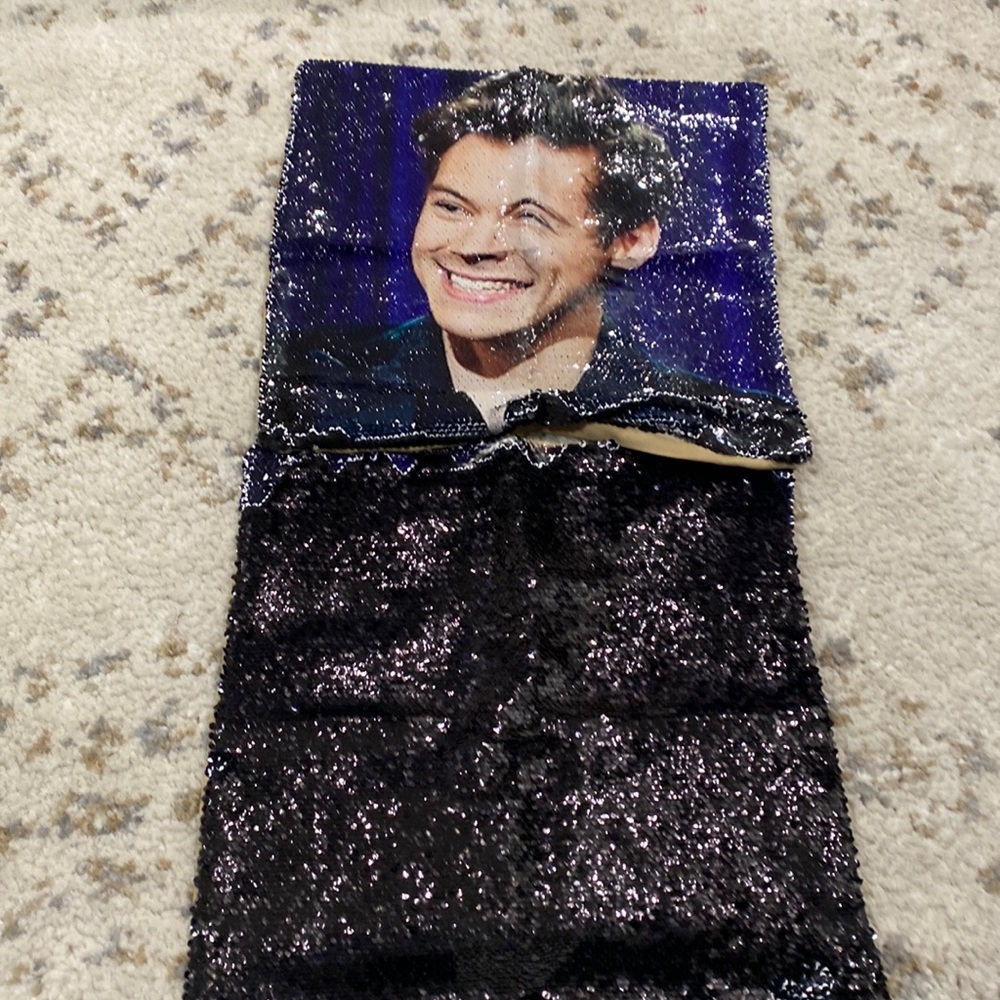 Harry Styles Flip-Sequin Throw Pillow
Case/Cover 15x15. Set 2